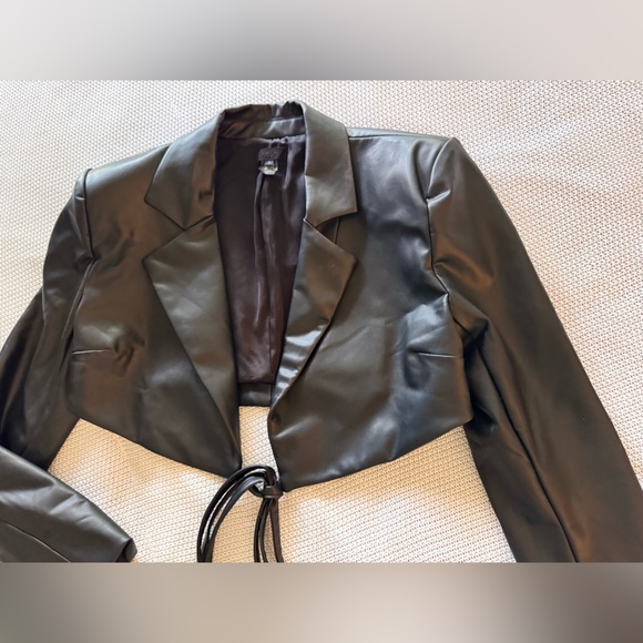 REVOLVE H:OURS Alvina Black Faux Leather Cropped Blazer Cropped Jacket - Picture 6 of 12